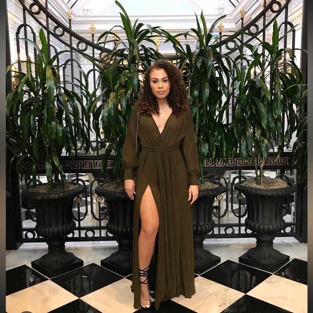 Naked wardrobe olive long sleeve dress 🫒 🍸
